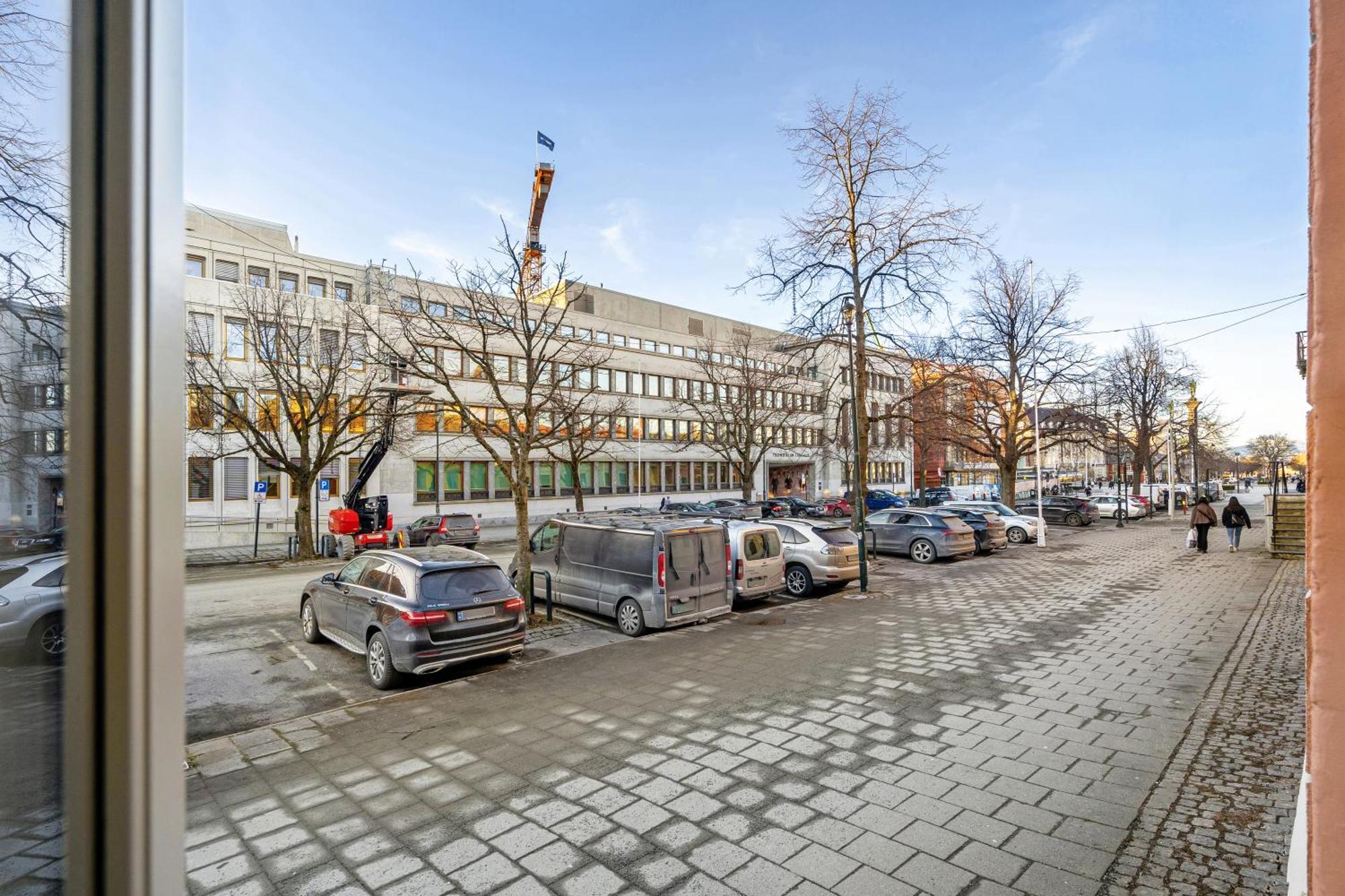 And Big With Private Entrance Apartment *