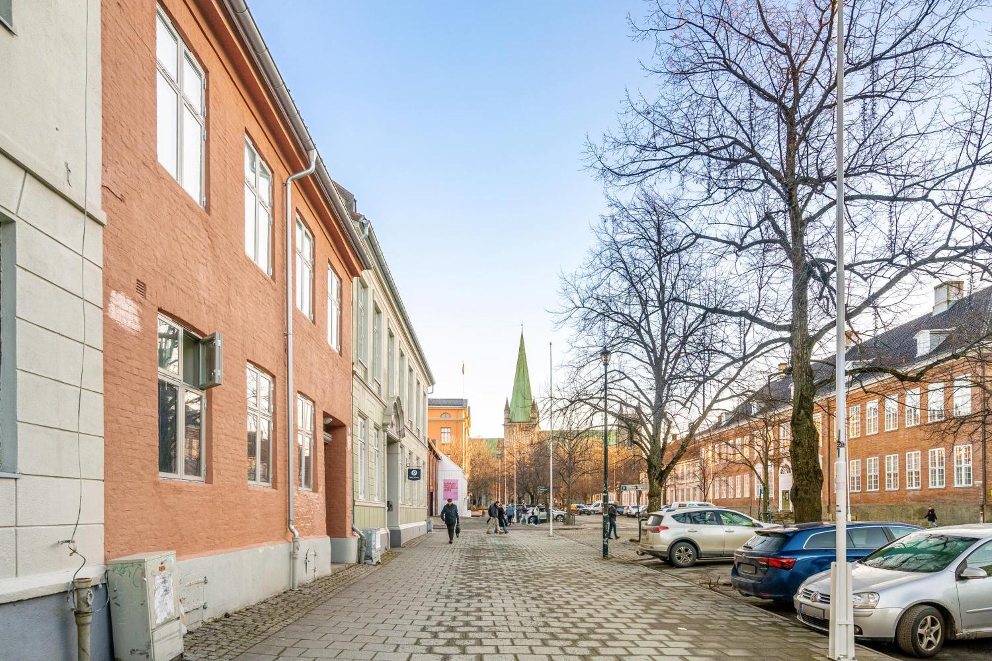Apartment And Big With Private Entrance